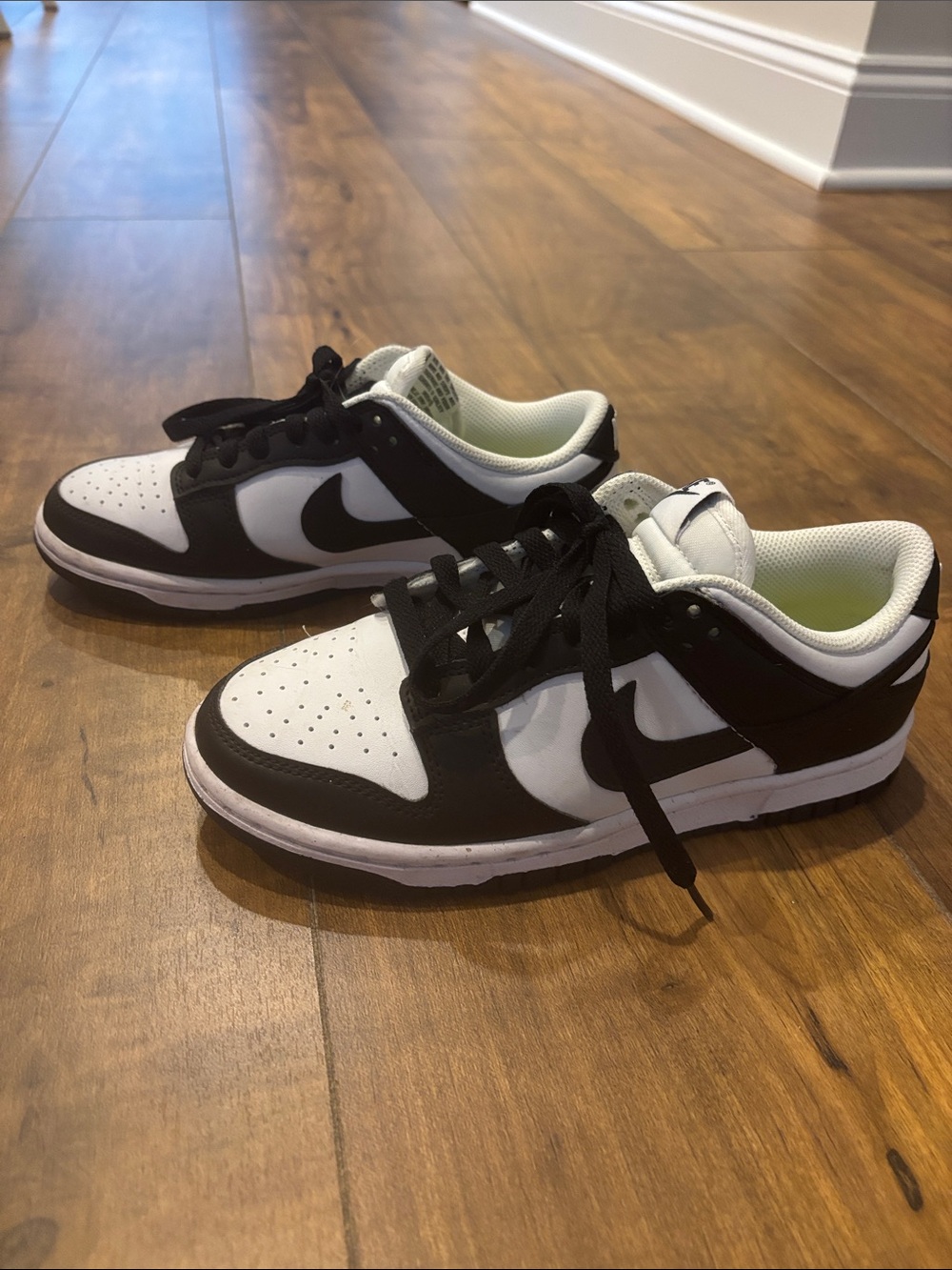 Nike Men’s Black and White Low-Top Sneakers